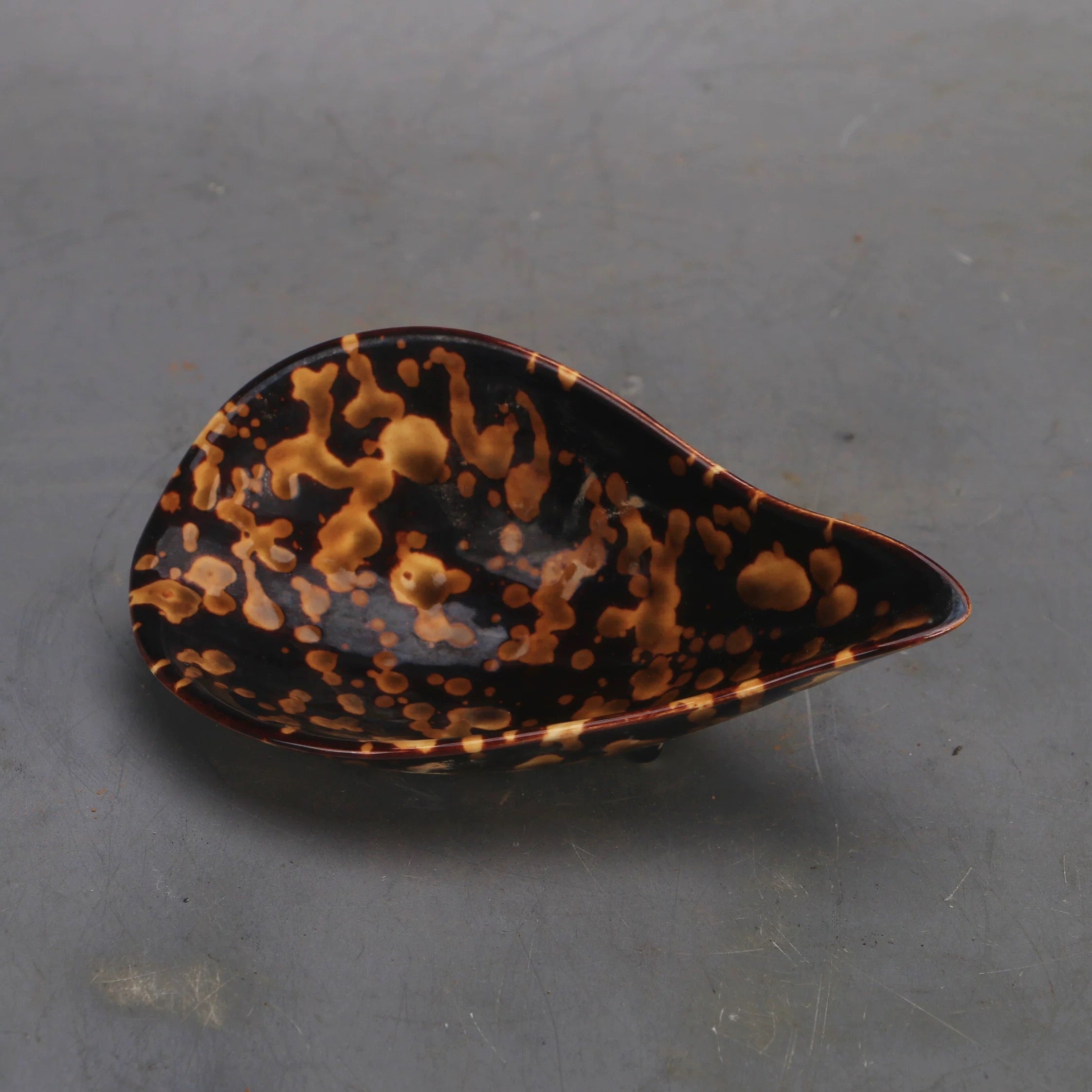 Song Dynasty-Inspired Tortoise Shell Leaf Tray