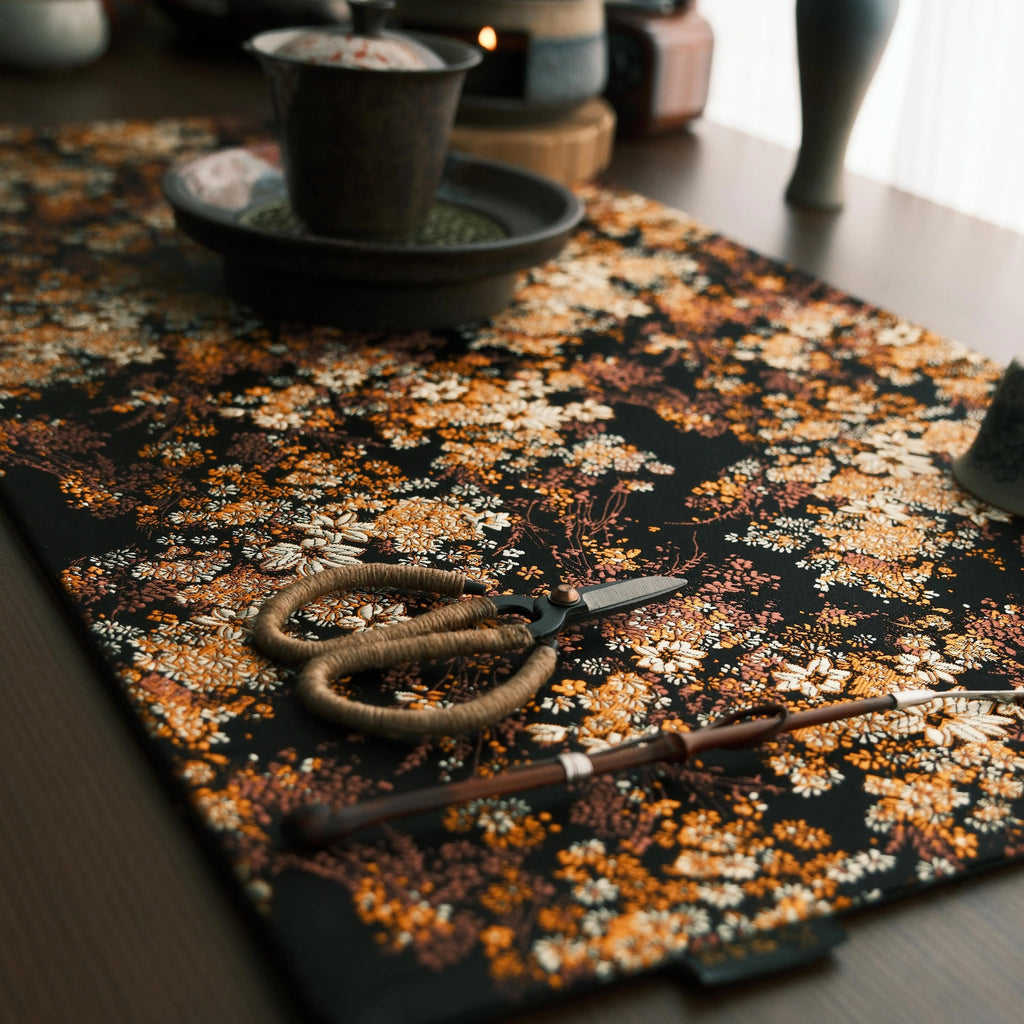 Midnight Blossom – Black & Gold Floral Brocade Gongfu Tea Mat